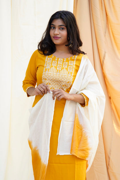 Romeo Juliet Yellow Ethnic Set